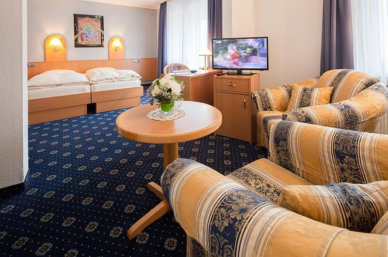 Landgasthaus & Hotel Lindenhof Кенігслуттер Екстер'єр фото