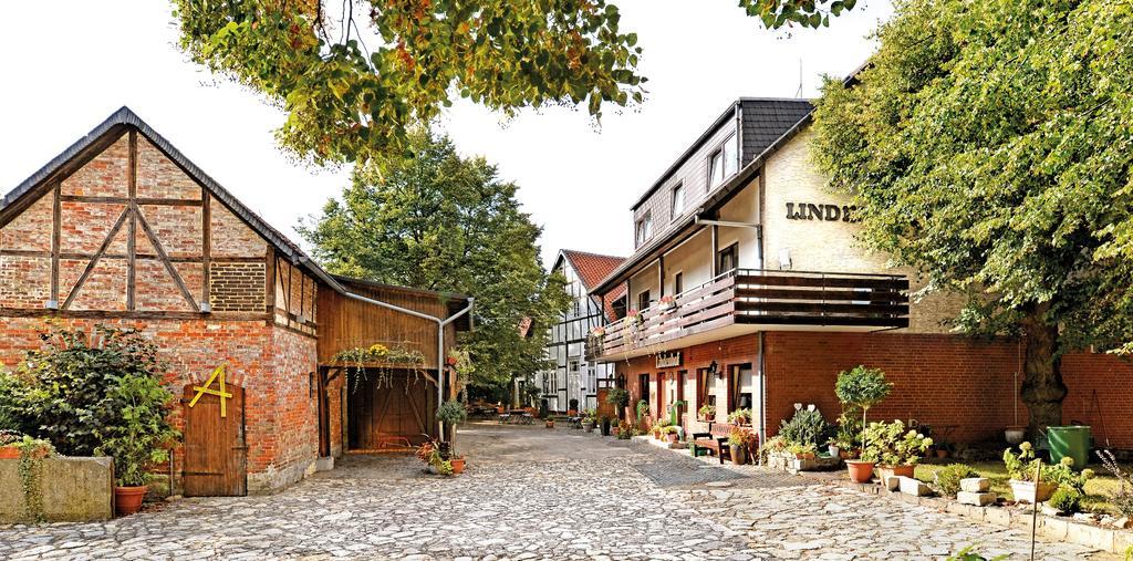 Landgasthaus & Hotel Lindenhof Кенігслуттер Екстер'єр фото
